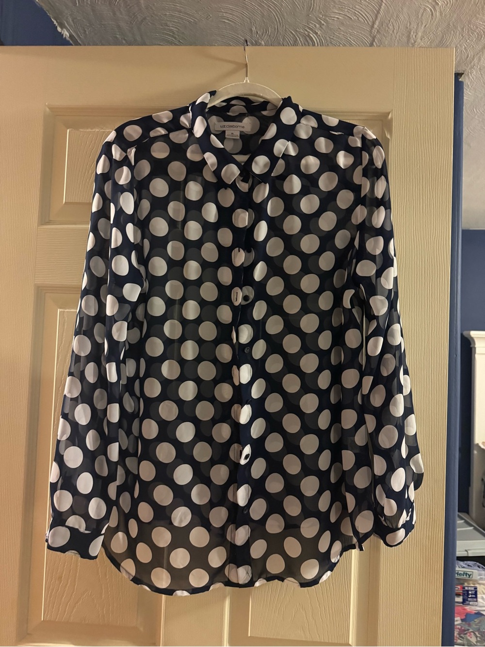 Liz Claiborne Navy and White Polka Dot Button-Down Blouse🩷